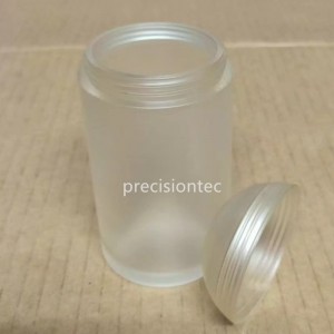 обрабатываемая на машине пластмассовая деталь