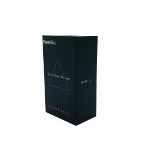 Красиво упакованная подарочная коробка