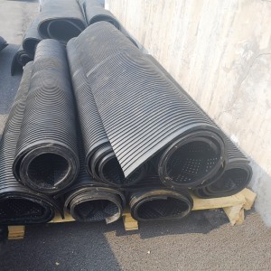 Коровник / конюшня