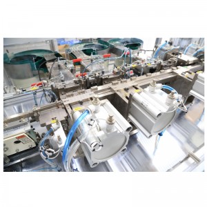 Автоматическая вставка нажимных гаек машины