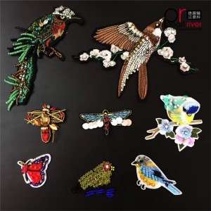 Последняя вышивка с цветами и цветами