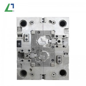 Конструкция пресс-формы для пластиковой оболочки электрической розетки.