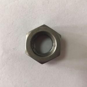 металлические гайки