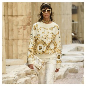 Пуловер свитера ткани дам вышивки нестандартной конструкции флористический шерстяной