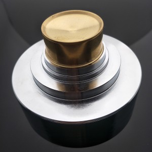 Ванная комната, латунный круглый пол, скрытый слив в душевой