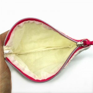 шерстяная косметичка