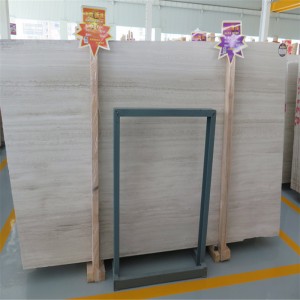 Белые мраморные плиты из серпеджианте