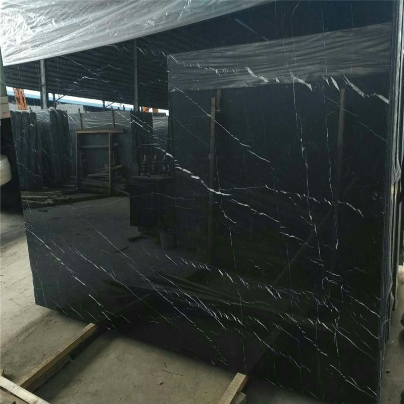 Мрамор Nero Marquina в белой полосе