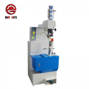 Машина для изготовления подошв, нажимающая на носок, пятку и талию