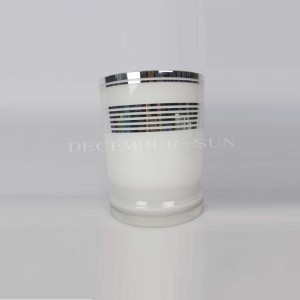 Элегантный белый с серебряной линией стеклянный набор для ванной