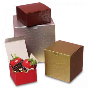 Цветная коробка с тиснением под крокодил