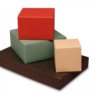 Цветная коробка с тиснением под крокодил