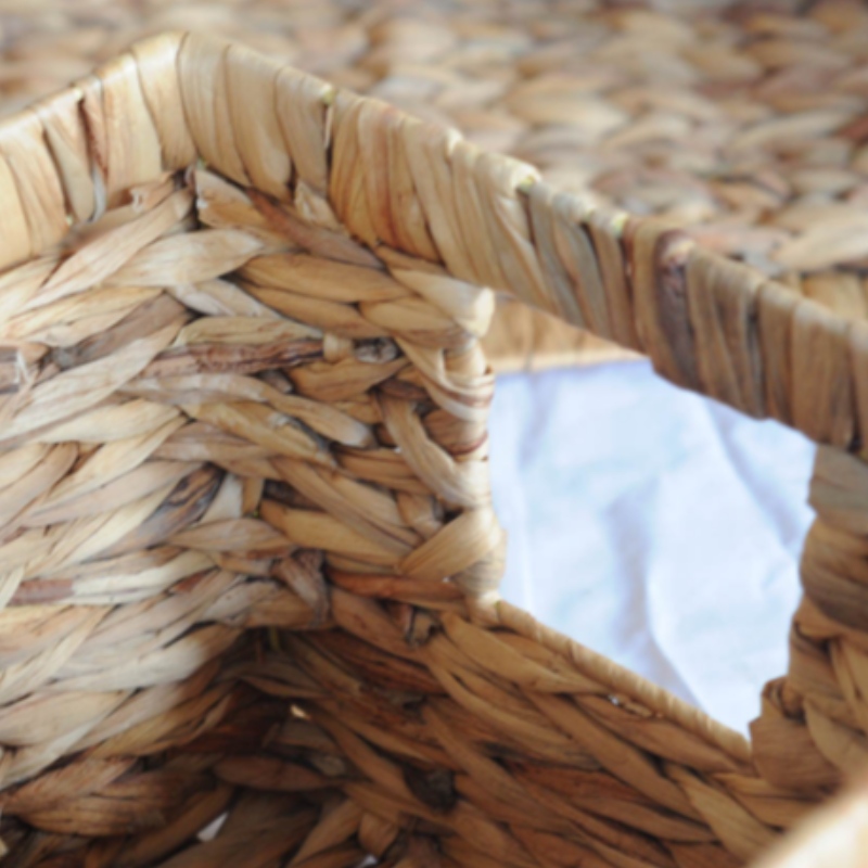 Корзина с водным гиацинтом