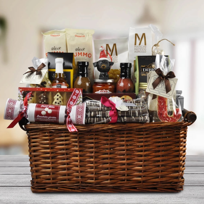 Рождественская подарочная корзина