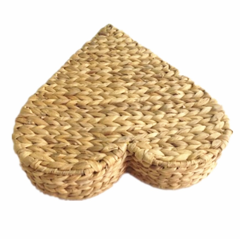 Корзина с водным гиацинтом в форме сердца