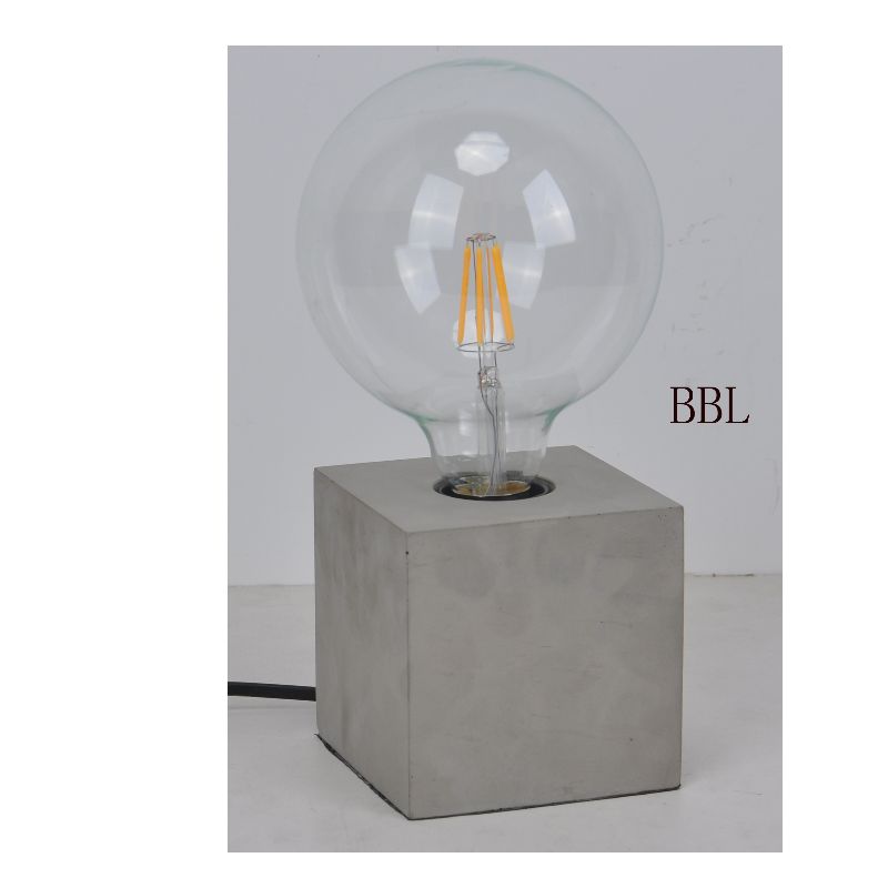 Настольная лампа с квадратным бетонным основанием