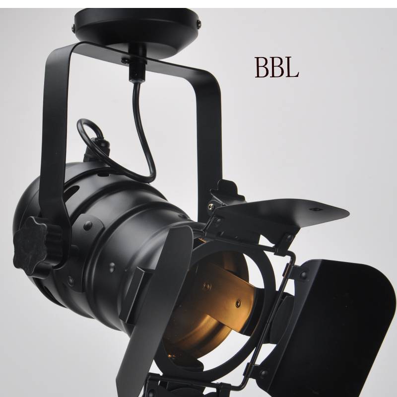 Точечный светильник-1 с крышкой и U-образным кронштейном, может регулировать направление