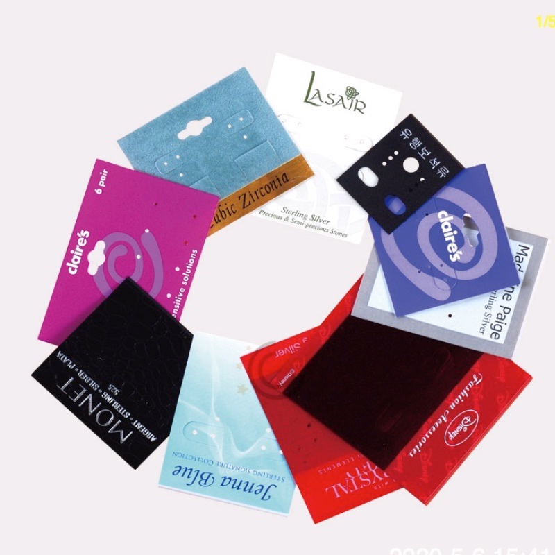 карточка пластиковых украшений