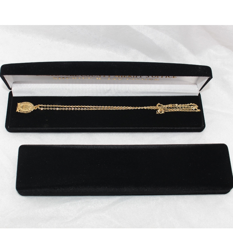 D-11 пользовательские оптовая черная бархатная коробка для значка и ожерелья