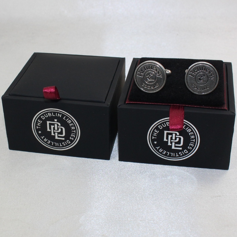 Предмет V-20S квадратный кожаный PU чехол для пары запонок и т. Д. Мм. 65 * 65 * 38, весит около 62 г