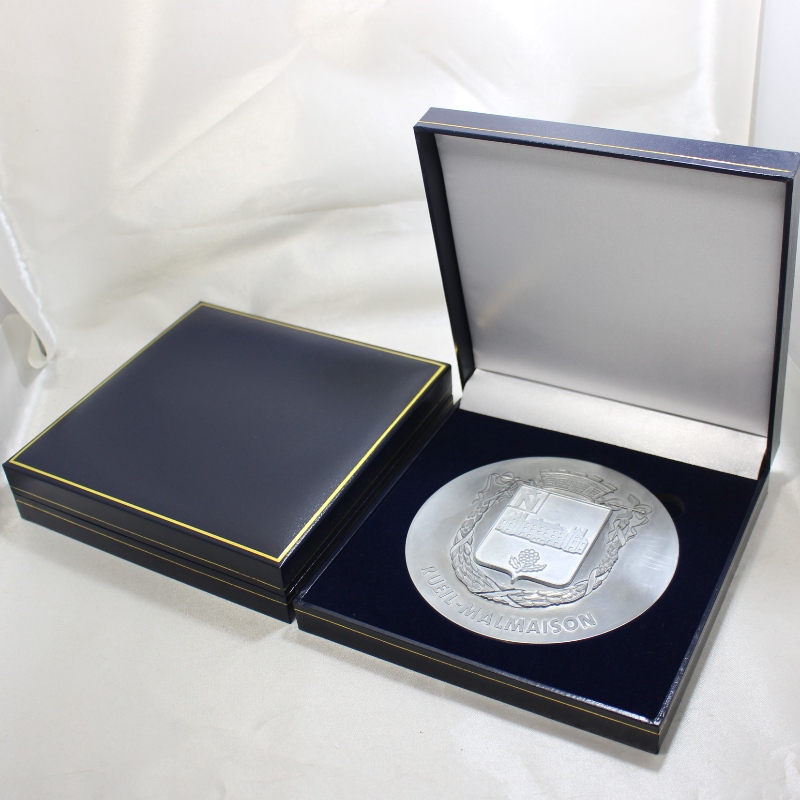 серия V - 23 квадратная PU чемодан, может быть загружен более 120 * 120 мм монет, медалей, значков ит.д.