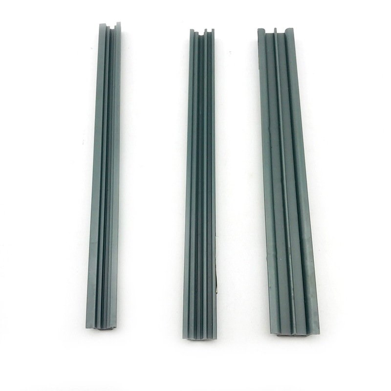 Пластиковая полоса для витрины двери