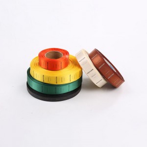 Запускает элегантную линию тканой одежды этикетки