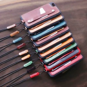 защитный чехол для мобильного телефона iphone 8. это сделано из телячьей шкуры. чемодан спроектирован с ручным поясом. Импорт tpu + pc дв...