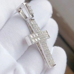 Пользовательский серебряный серебро 925 с подвеской Moissanite Stone Cross