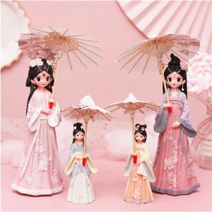 Изящная девушка с зонтиком