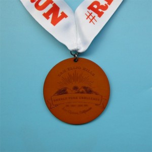 Сырая деревянная деревянная резьба с шелковой лентой красивые медали