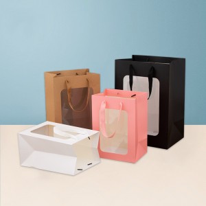 Подарочный пакет с открытым окном