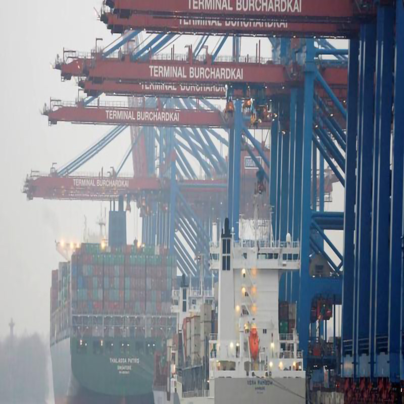 Германия позволяет Cosco в Китае занять 24,9% акций в крупнейшем порте