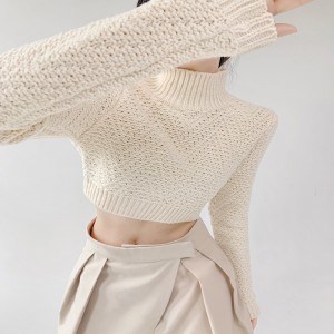 Грубый вязаный свитер в середине шея