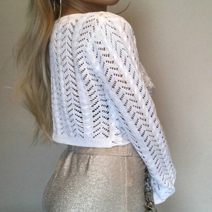 Белый V-образный пуловер выдолблен с длинными рукавами