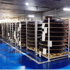 Стальные стекабелируемые стойки