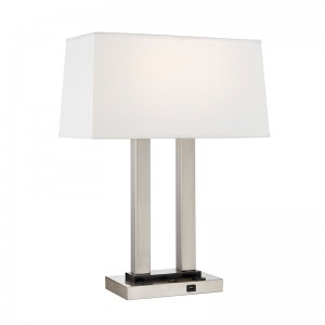 Двойная настольная лампа в гостях