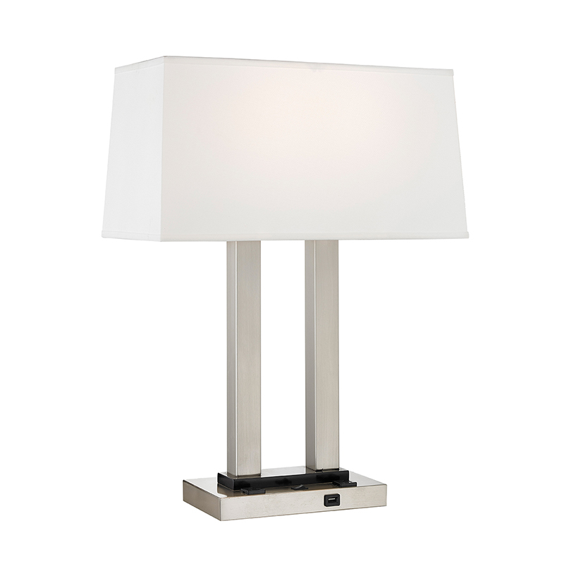 Двойная настольная лампа в гостях