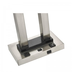 Двойная настольная лампа в гостях