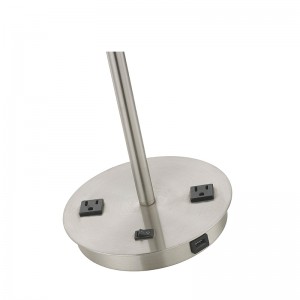 Два света на тумбочке в гостях