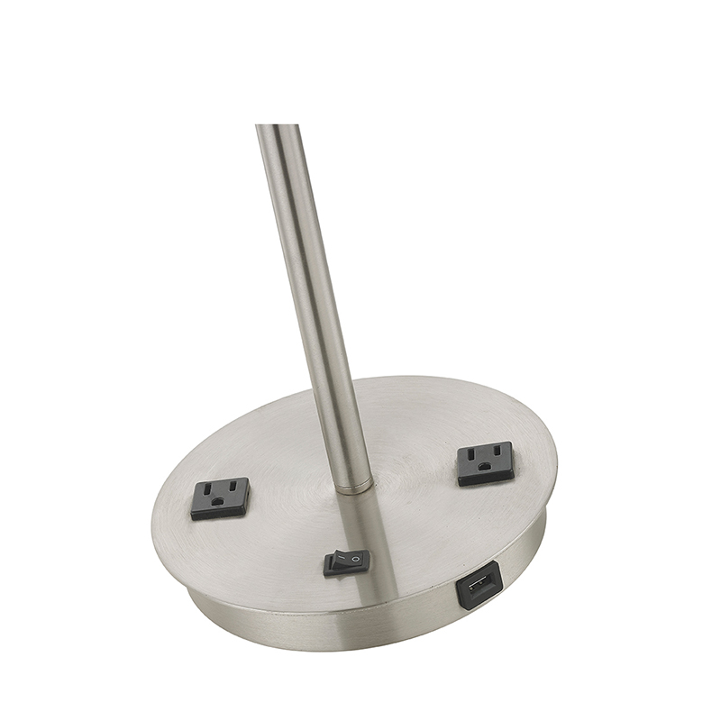 Два света на тумбочке в гостях