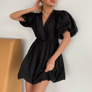 Платье с коротким рукавом 2023