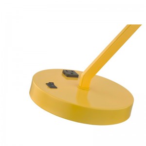 Настольная лампа с фиксированной металлической рукой и головой со встроенной выходом питания и на выключателе на рокеров/off на б...