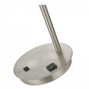 Настольная лампа Corbel с отделкой из матовой никеля, выключателем на/off и удобной розетке в номере