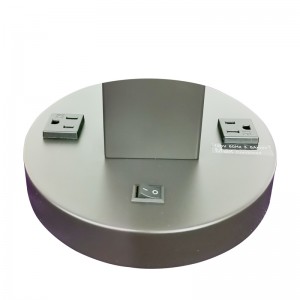 Два тона черного и матового никелевого столового стола с выключателем на/off и двух удобных розетках в номере.