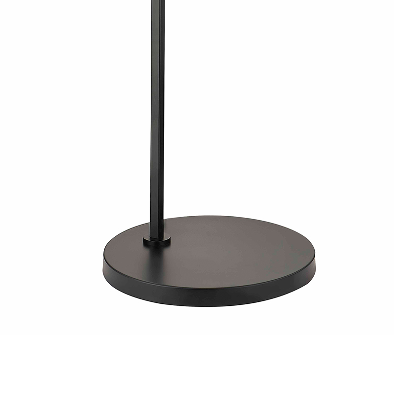 Диван отеля Waterwalk рядом с наемным торцем с матовой черной отделкой в ​​гостях