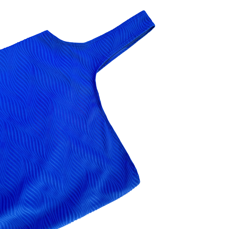 Специальный купальник с синим цветом с одним плечом.