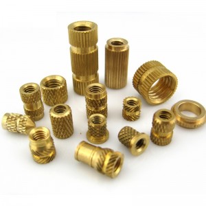 Латунная гайка с глухой резьбой и накаткой