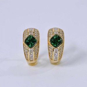 Величественные вневременные роскошные серьги-кольца с сияющим изумрудным светом и вечной элегантностью, обладающие утонченным ...